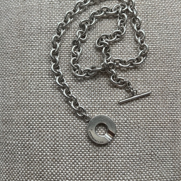 Tiffany & Co Classic Toggle 17" Necklace w/Box and Tiffany & Co. Jewelry pouch - Picture 4 of 8